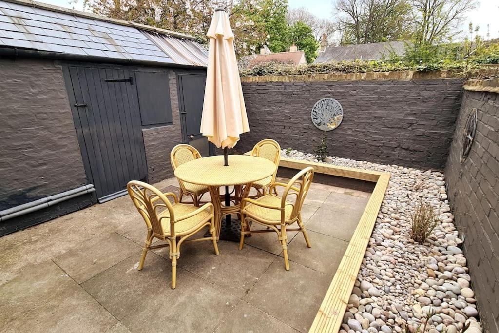 Gorgeous Two Bedroom House In Ely Exterior foto